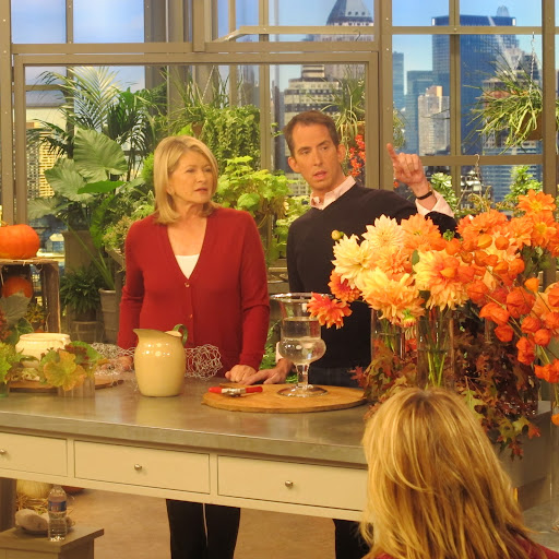 The flower arranging segment begins!