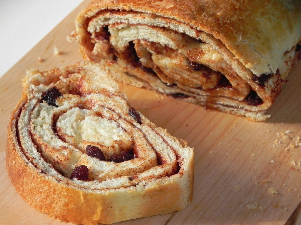 [cinnamon-raisin-swirl-bread-1%255B4%255D.jpg]