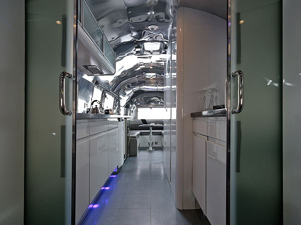 [airstream-tumblr_lq4slykMTq1qbiel9o1.jpg]