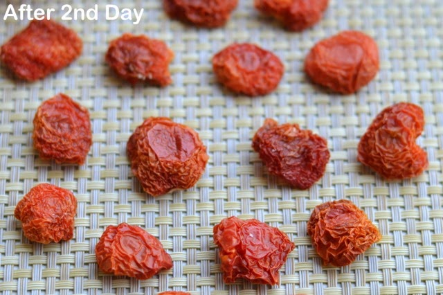 Homemade Sun Dried Tomatoes – How To Sun Dry Tomatoes at Home - Tickling  Palates