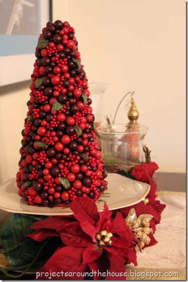 Christmas berry tree tablescape Christmas berry tree tablescape
