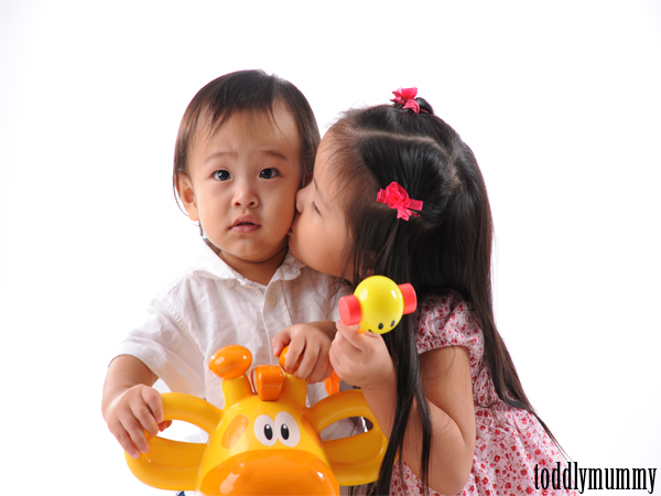 EV & AA kiss.jpg EV AA kiss