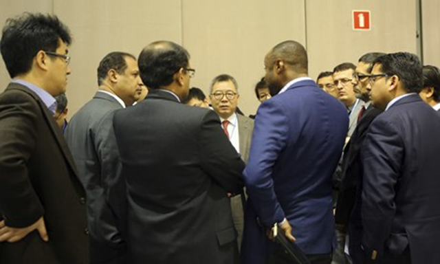 UN climate change conference in Warsaw: delegates from the G77 and China in talks before staging a walkout, 20 November 2013. Photo: Francis Dejon / IISD