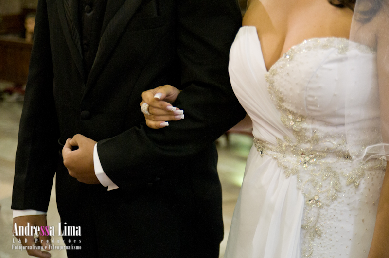 Fotos de Casamento Paula e Nelson. Foto numero 0030 do estudio L&D Producoes, do Rio de Janeiro, RJ. Andressa Lima e equipe fazem fotos de casamento (fotografias de casamentos), fotos de making-of (making of de noiva), fotos de eventos sociais, fotos de casal (ensaios fotograficos de e-session), videos de casamento (filmagem de casamentos), videos de making-of e videos de eventos sociais. Fotojornalismo e videojornalismo no Rio de Janeiro, RJ. Decoração Nova Igraçu cerimônia Paula e Nelson Igreja São Jorge fotos casamento rio de janeiro fotografias casal rj foto eventos noiva ensaio fotografico noivas estudio fotografia ensaios fotograficos sites fotografo