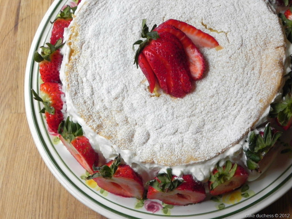 [summer-strawberry-cake-1%255B6%255D.jpg]