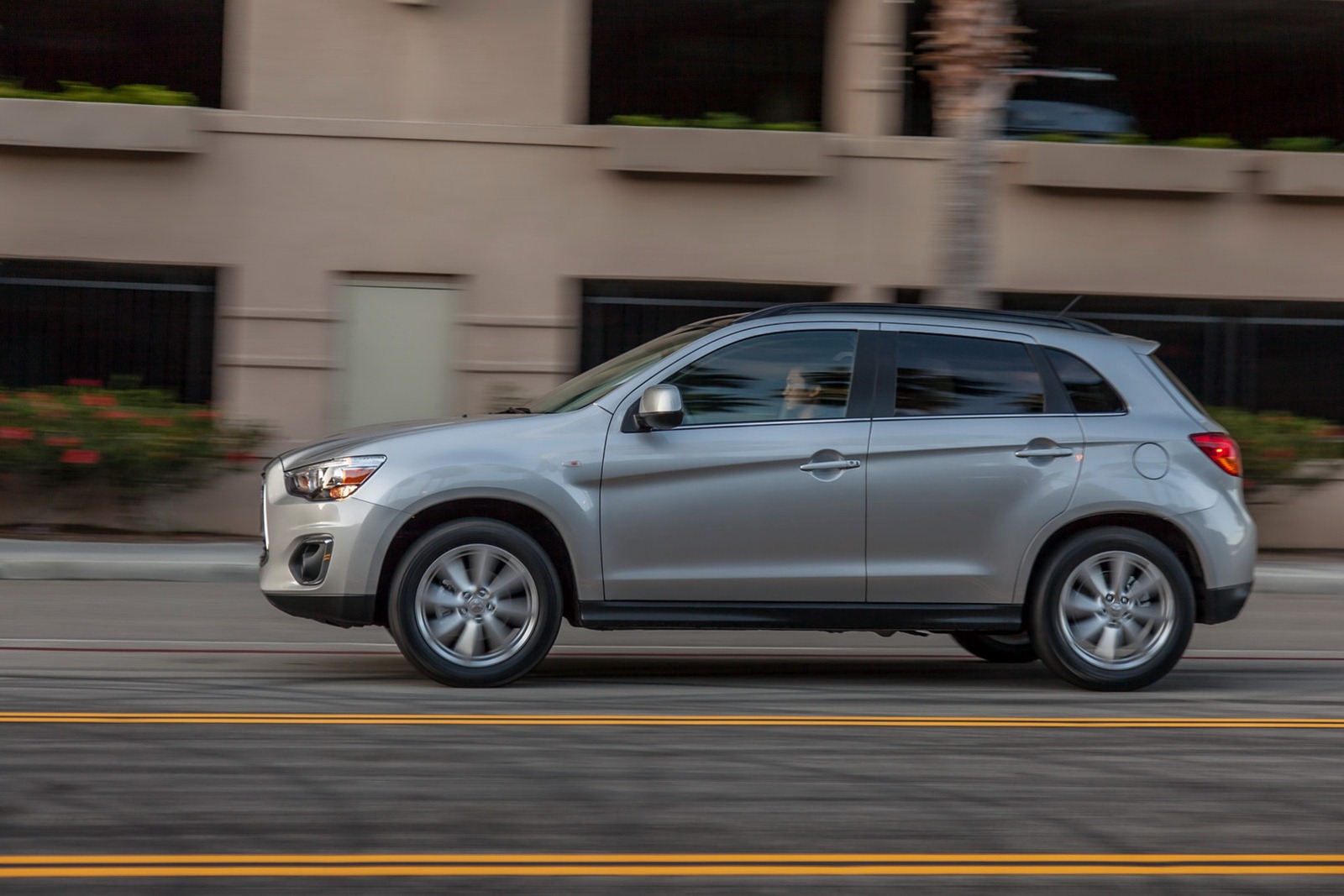 [2013-Mitsubishi-Outlander-Sport-8%255B2%255D.jpg]