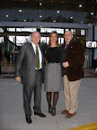 Carlos Gomez Centurion, artista plástico y del equipo arquitecto del museo, Virginia Agote, Directora del Museo Franklin Rawson y Alberto Petrina, curador de la sala 1. Foto: MIRABAIRES