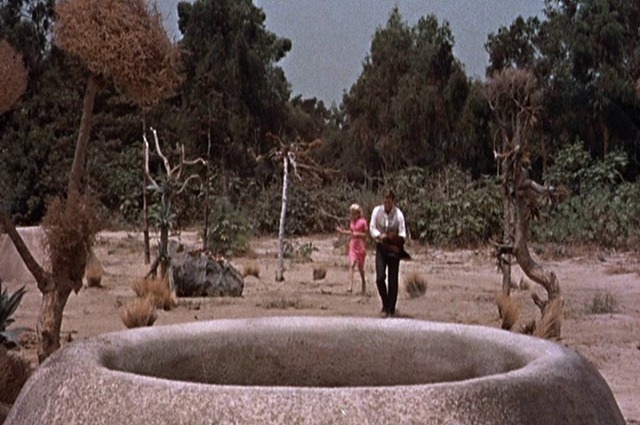 [153.GeorgegoesdownaMorlockairshaft10.jpg]