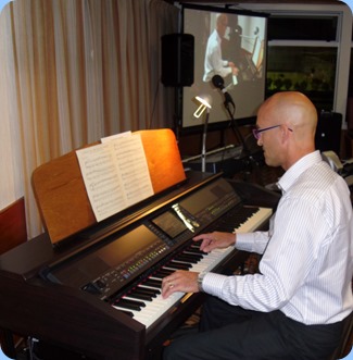 Warren Levick playing the Clavinova CVP-509