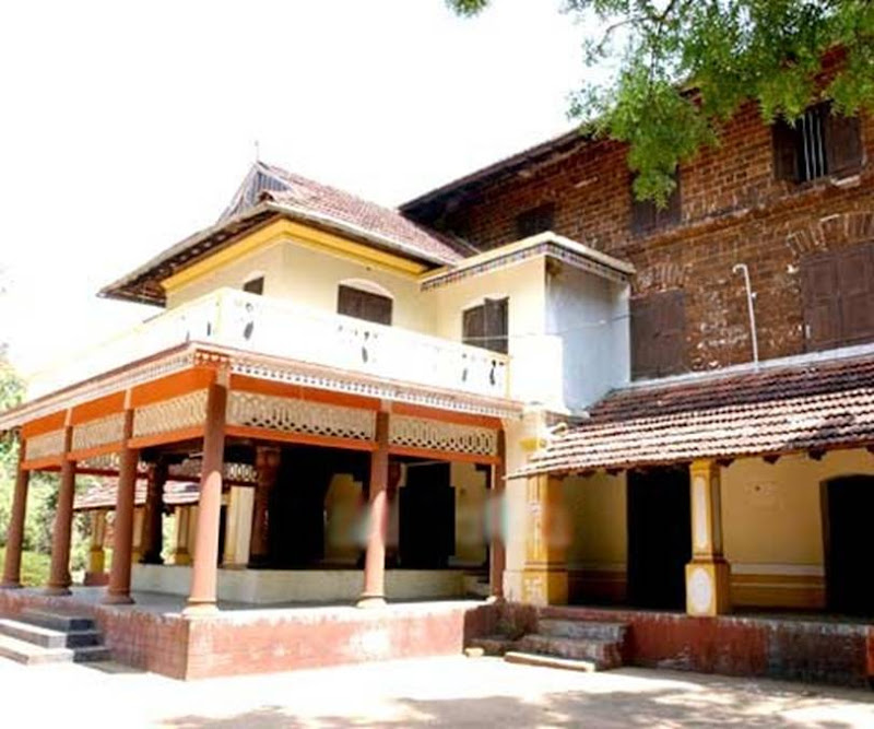 Traditional Kerala Houses: VARIKKASSERI MANA, SOORYAKALADI MANA, NARIKKOTTILAM, CHITTOR KOVILAKAM, POOMULLY MANA