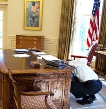 [alg-caroline-barack-looking%2520for%2520trap%2520door%2520jpg%255B4%255D.jpg]