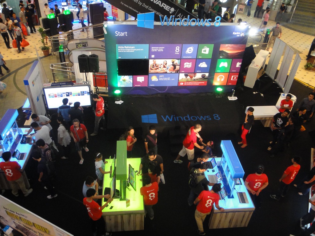[Windows-8--Low-Yat-Plaza4.jpg]