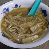ヤシ科植物の幹（芯の部分）で作ったスープ / Local cuisine using the core parts of palm plant