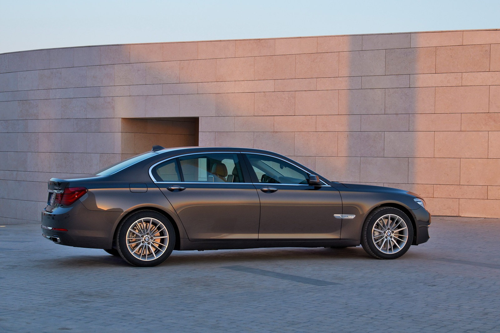 [2013-BMW-7-Series-175%255B2%255D.jpg]