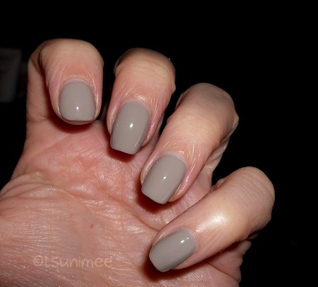 002-revlon-nail-polish-smoky-canvas-swatch