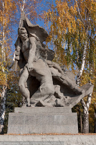 Скульптура на Площади Героев