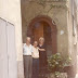 Foto tirada em Castelluccio Inferiore, província de Potenza, Itália, agosto de 1991. Da esquerda para a direita: meu primo Paulo Filardo, Bassalo e minha prima Madalena Filardo, em frente da casa onde nasceu minha mãe.
