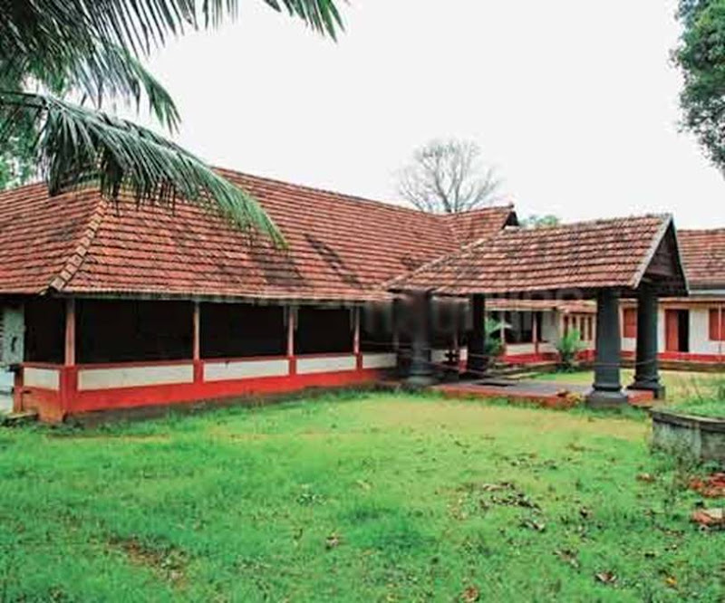 Traditional Kerala Houses: VARIKKASSERI MANA, SOORYAKALADI MANA, NARIKKOTTILAM, CHITTOR KOVILAKAM, POOMULLY MANA