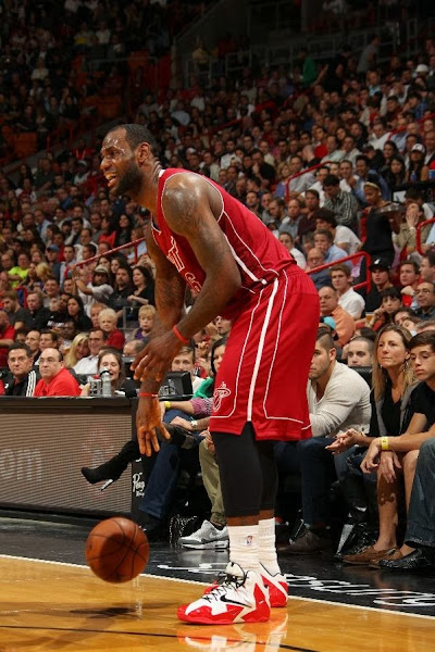 LBJ Goes Another Full Game in LeBron 11 but Tweaks His Ankle