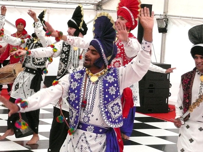 Bhangra dancers