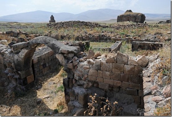 energy-baku-tbilisi-ceyhan-pipeline-armenian-ruins_36058_600x450  Skirting Ancient Ruins