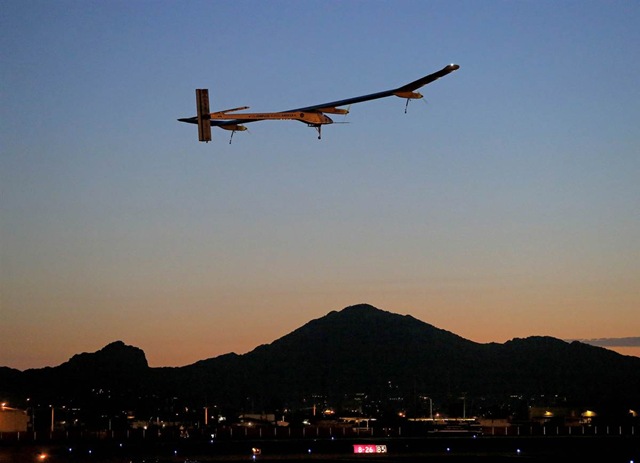 [SolarImpulsePlane2.jpg]