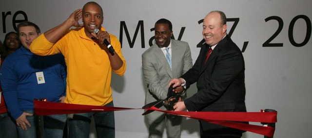 [atlantamicrosoftstoreopen%255B4%255D.jpg]