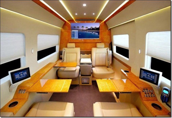 Por dentro de uma Van da Mercedes Benz (9)