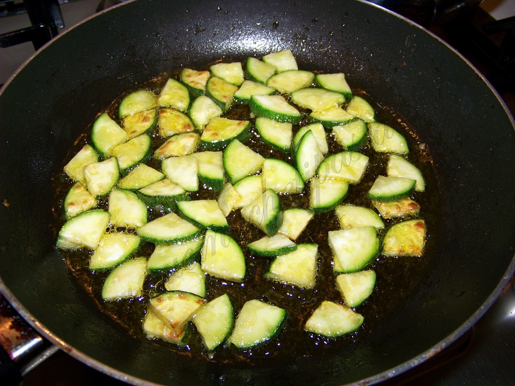 [mini%2520penne%2520con%2520zucchine%2520e%2520pollo%2520%25285%2529%255B5%255D.jpg]