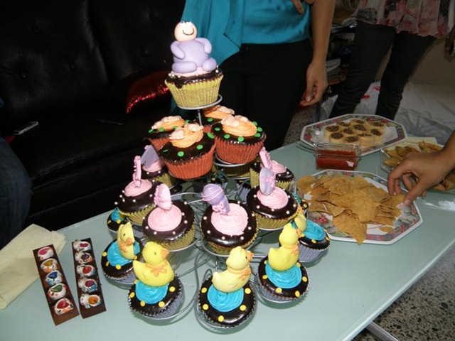 [baby%2520shower%2520cup%2520cakes%255B2%255D.jpg]