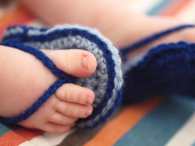 [littlefeetinthongs23.jpg]
