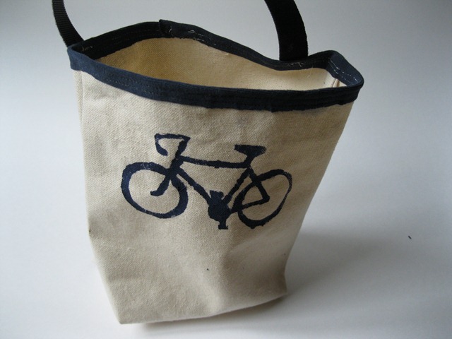 [bike%2520or%2520car%2520tote%2520with%2520french%2520seams%2520and%2520freezer%2520paper%2520stencil%2520of%2520bike%2520%25284%2529%255B4%255D.jpg]