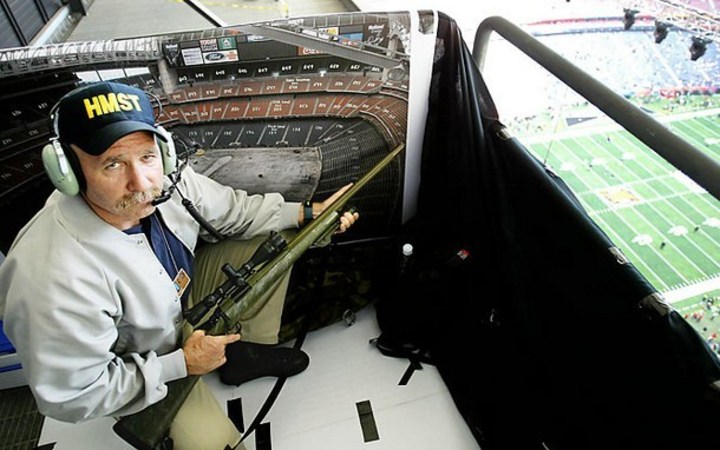 http://lh4.ggpht.com/-4d-1S9QbTi0/URULLmdkCtI/AAAAAAAAJ88/ftW2RexQI5c/s0/super-bowl-sniper-1.jpg