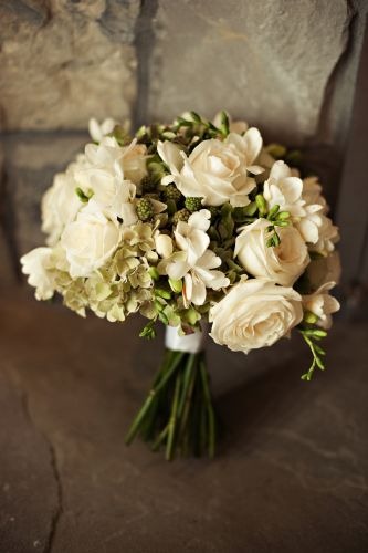 [white-and-green-bridal-bouquet-Surfs%255B2%255D.jpg]