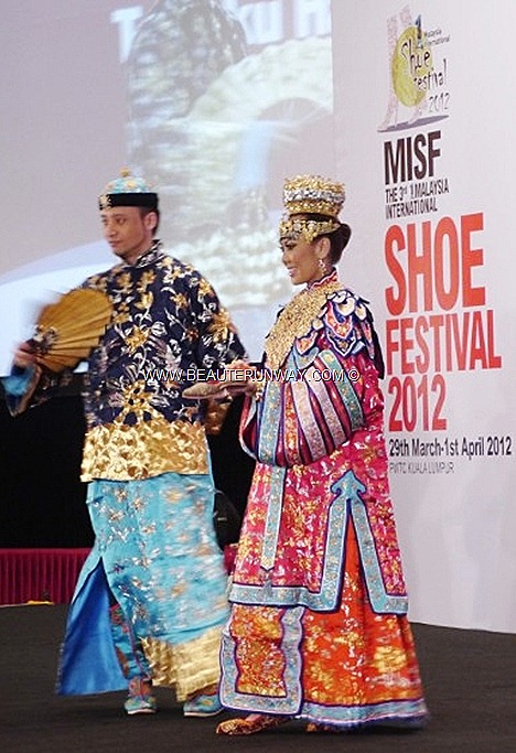 MALAYSIA INTERNATIONAL SHOE FESTIVAL 2012 JIMMY CHOO Wedding shoes baba nonyas costumes peranakan Stilettos booties sling backs