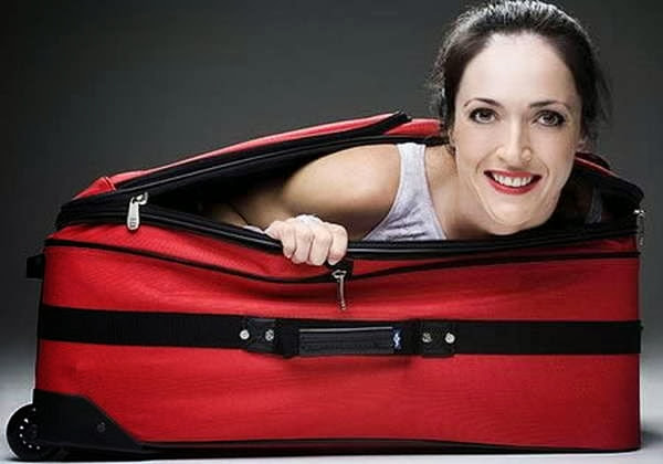 O menor tempo levado para alguém escapar de dentro de uma mala é de 7,04 segundos, recorde alcançado pela estadunidense Leslie Tipton, em 31 de maio de 2008. O menor tempo levado para alguém escapar de dentro de uma mala é de 7,04 segundos, recorde alcançado pela estadunidense Leslie Tipton, em 31 de maio de 2008.