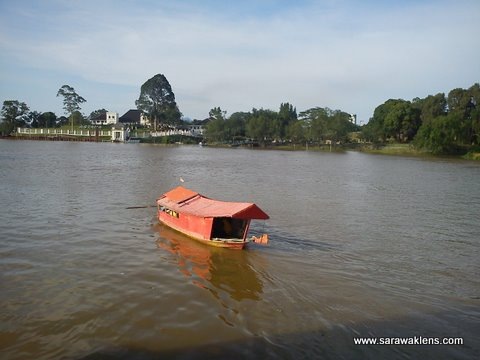 [kuching_waterfront_sampan_ride_2%255B3%255D.jpg]