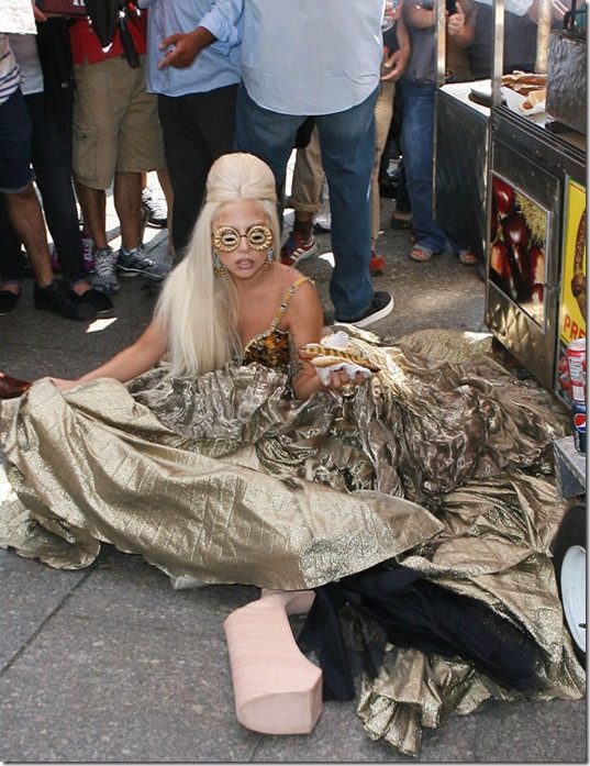 celebrities-falling-down-30