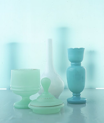 Together with the small blue vase, the mint-green covered jar, with its illdefined turnings, has the far-from-crisp look of the late Bristol of the thirties and forties. (Martha Stewart Living)