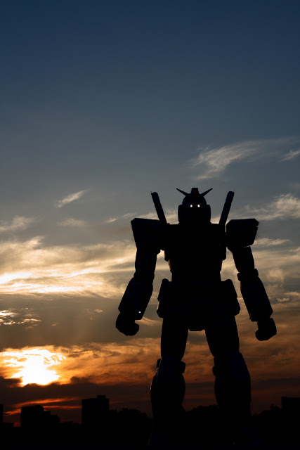 Gundam statue in Odaiba, from pinktentacle.com Gundam statue in Odaiba, from pinktentacle.com