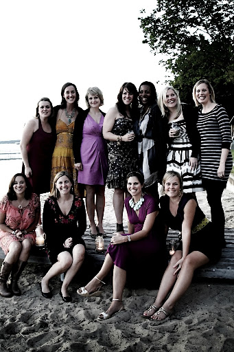 Taryn and her college friends posed for a group photo. Taryn and her college friends posed for a group photo.