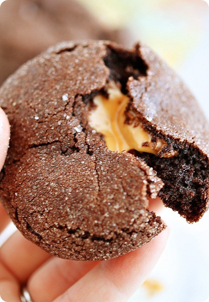 Salted Caramel Chocolate Cookies – Try these super simple chocolate cookies stuffed with ooey gooey caramel! | thecomfortofcooking.com