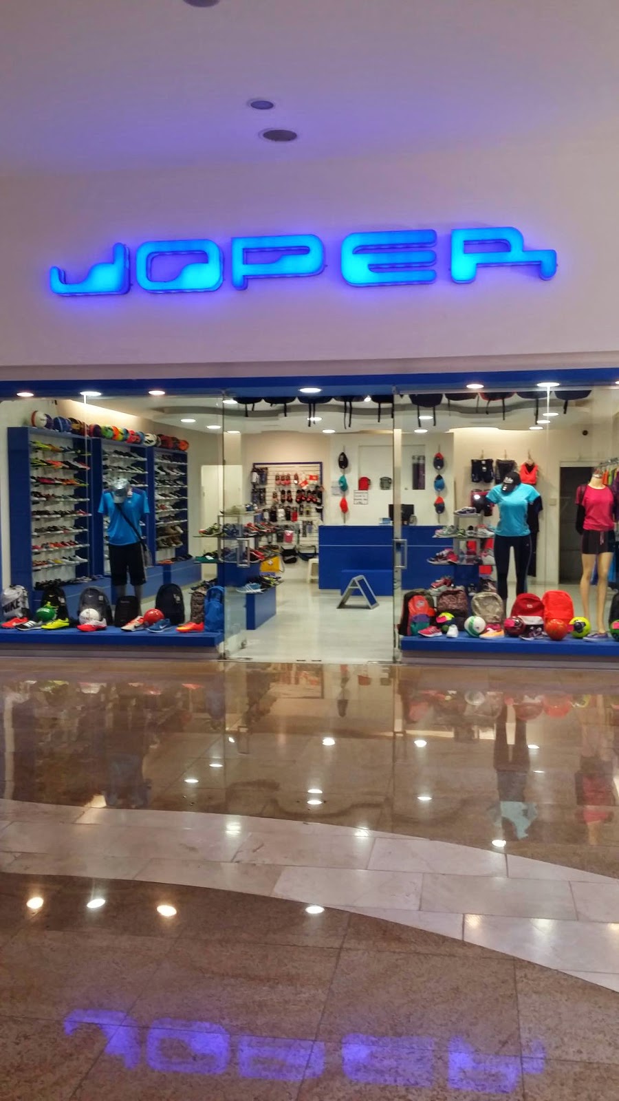 tienda de tenis cerca de mi ubicación