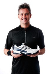 Miguel Lamperti ya tiene su propia zapatilla de pádel: NOX lanza al mercado el calzado ML.