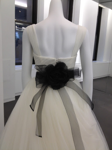 …and looks stunning with this black rosette too. …and looks stunning with this black rosette too.