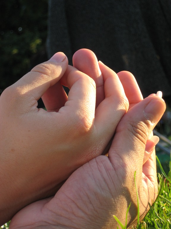[hands%255B5%255D.jpg]