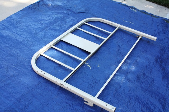 painting an antique metal bed