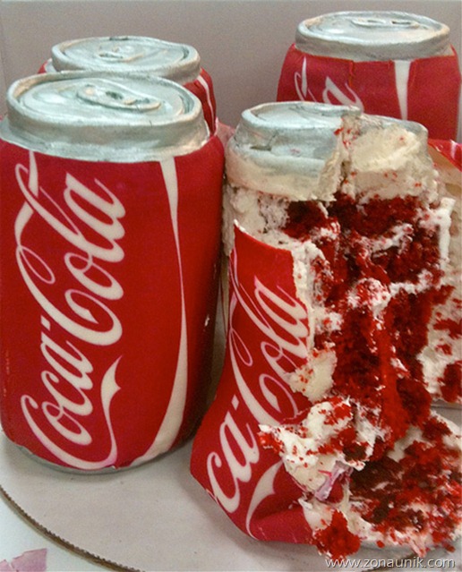 Model Kue ulang tahun berbentuk coca cola