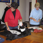 Milly en Miep nov. 2005 kantkring Horst.jpg