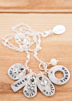 Jumble_of_Charms_Necklace_01 Jumble_of_Charms_Necklace_01